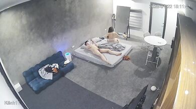 黑客破解家庭网络摄像头偷拍❤️住毛坯房的年轻情侣疯狂做爱 有时一天做爱几次（59V) (10)